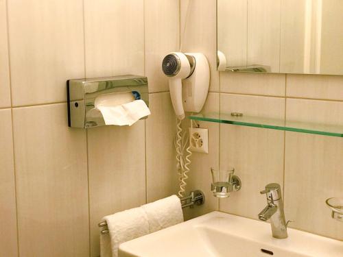 SWISS HOTEL LA COURONNEにあるバスルーム