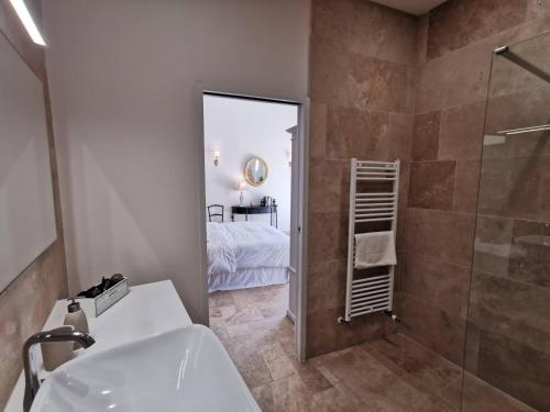 Phòng tắm tại Les Vieilles Pierres chambres d'hôtes