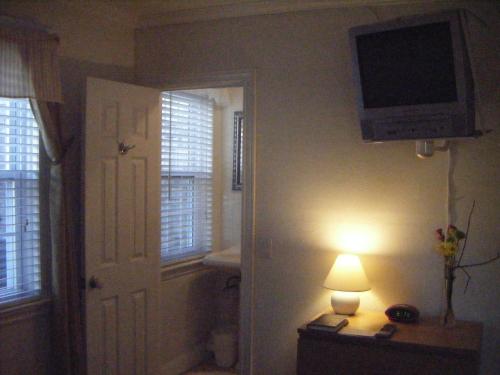 Televisyen dan/atau pusat hiburan di Moffett House Inn