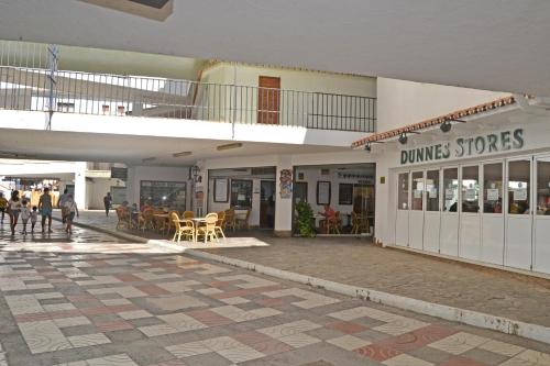 2 BEDROOM 2 BATHROOM APARTMENT in the heart of Fuengirola with big terrace and free parking space close to beach