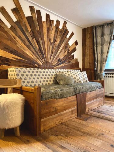 a room with a wooden bench with a large wooden wall at Le Relais du Boucher in Gaby