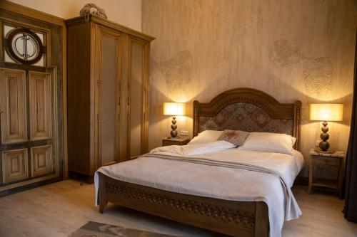  Boutique ETHNO HOTEL -  Room  picture :   Tea/Coffee maker    Minibar    Shower                           