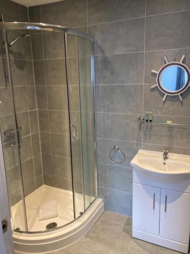 A bathroom at The Waves B&B 