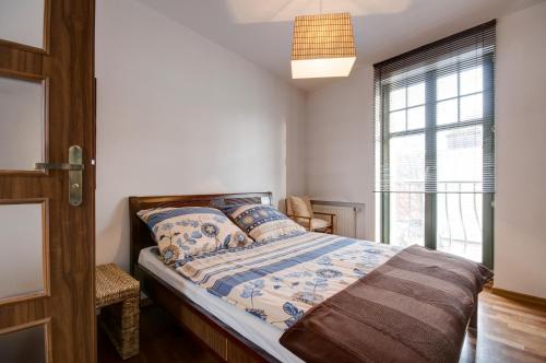 Posteľ alebo postele v izbe v ubytovaní Apartament Haffnera 10