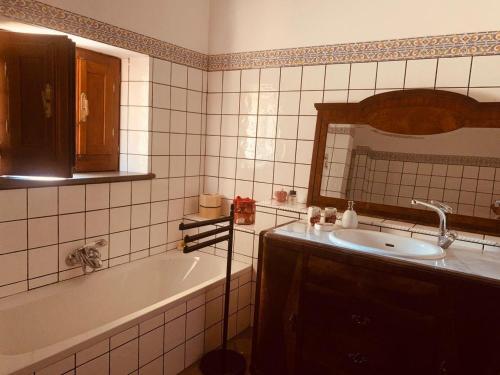 Kylpyhuone majoituspaikassa Villa Le Gemelle Dell'Alcantara