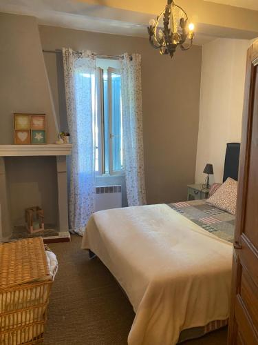 Photo de la galerie de l'établissement Maison Ventoux 1 Luxe Calme Central Linge fourni, à Malaucène