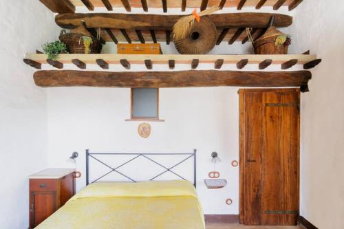 Ένα ή περισσότερα κρεβάτια σε δωμάτιο στο Girasole Cottage overlooking the Orcia valley in Tuscany