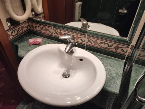 a sink in a bathroom with a mirror above it at Hotel Miami in Rome