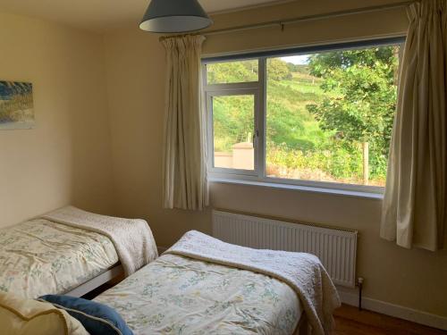 Кровать или кровати в номере Errigal Lodge, Dunlewey