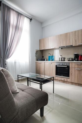 Periapton, a renovated interwar silversmithery