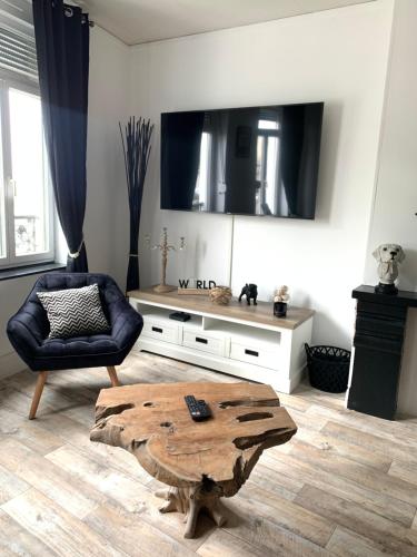 a living room with a coffee table and a tv at La Felicità classement ****vue Cathédrale! in Boulogne-sur-Mer