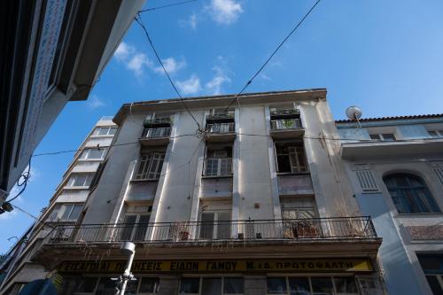 Periapton, a renovated interwar silversmithery