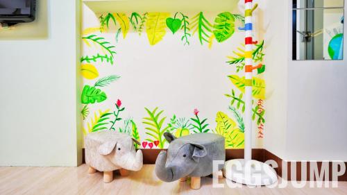 two elephants in front of a wall with leaves at 台東愛格斯 單車友善&溯溪&包車旅行 EGGS Bike & River tracing & Chartered car tour in Taitung City