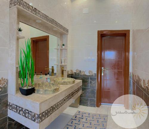 A bathroom at Shams W Qamar Chalets