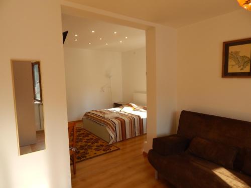 Ένα ή περισσότερα κρεβάτια σε δωμάτιο στο Вілла ЕДЕЛЬВЕЙС