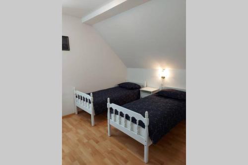 En eller flere senge i et værelse på Apartment Božo
