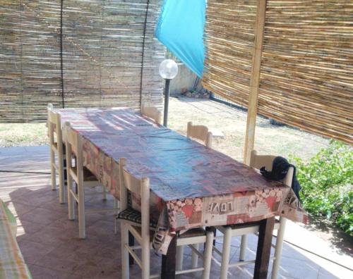 a table and chairs with a table and a table at BaseCamp Ogliastra - Flat White in Santa Maria Navarrese