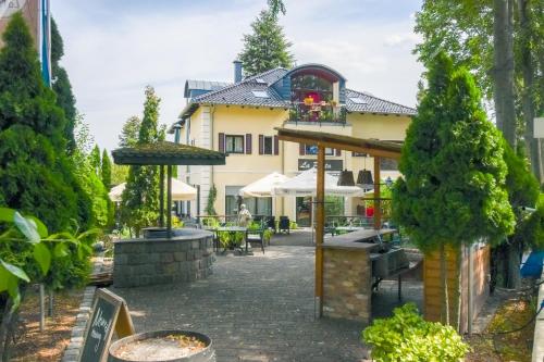 a patio in front of a building at Boutique Hotel Sena in Berlin