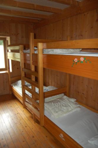 Un ou plusieurs lits superposés dans un hébergement de l'établissement Maison de la Combe des Cives