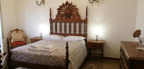 Ένα ή περισσότερα κρεβάτια σε δωμάτιο στο Moradia santa comba
