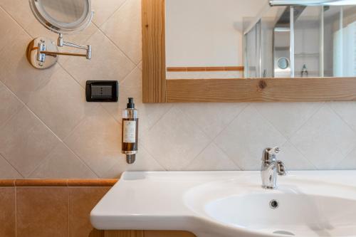 a bathroom with a white sink and a mirror at Locanda Bellevue in Pré-Saint-Didier