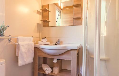 a bathroom with a sink and a shower at Rubina Resort in Empuriabrava