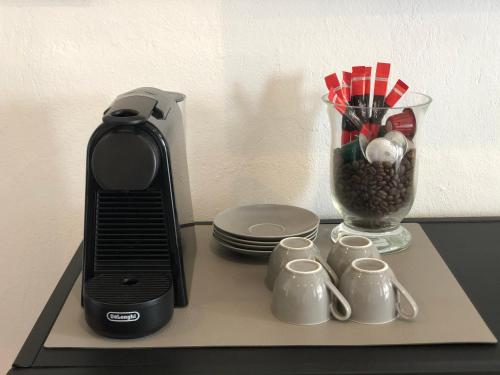 Kemudahan buat kopi dan teh di Exclusive Airport Apartment