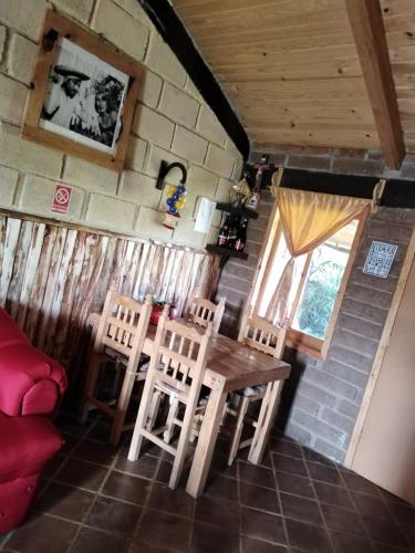 Ruang duduk di Cabanas Sierra Nublada