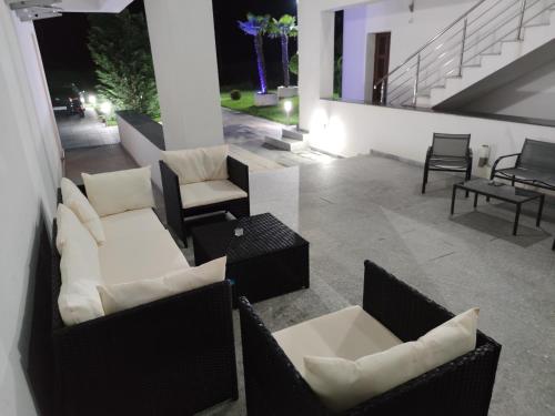 Ruang duduk di Palm Rezidential