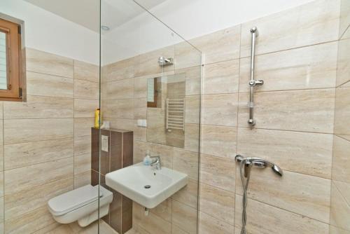 Ванная комната в Domki Apartamentowe WIKING