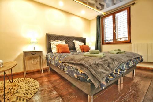 a bedroom with a bed and a table and a window at LOCBNB - TOURISM and BUSINESS LOCATIONS - ALSACE - BARR CENTRE - ROUTE DES VINS in Barr