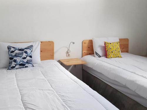 Ein Bett oder Betten in einem Zimmer der Unterkunft RedDoorz at Bypass Canggu