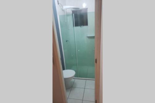Ванна кімната в Apto 2 quartos São José dos Pinhais Curitiba sem taxa de limpeza e próximo do aeroporto