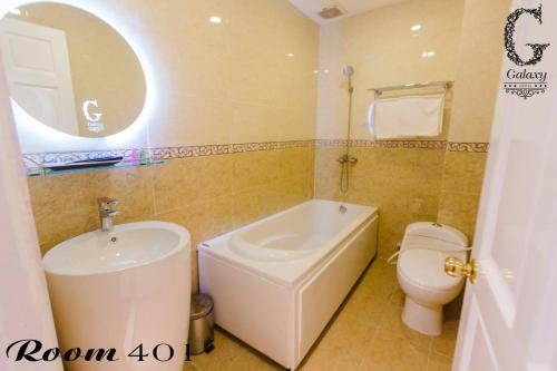 Bilik mandi di Galaxy Hotel