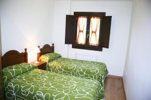 Een bed of bedden in een kamer bij Apartamentos La Catedral