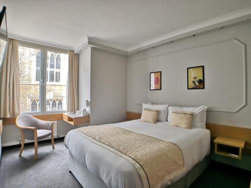 Ένα ή περισσότερα κρεβάτια σε δωμάτιο στο Lancaster Hall Hotel