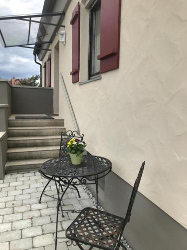 Balkoni atau teres di Ferienhaus bei Lauingen, mit Sauna und Gartenlounge