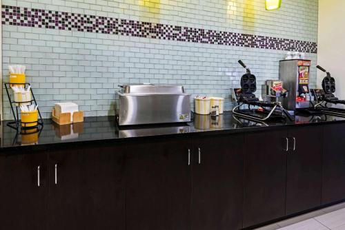 Kuchyň nebo kuchyňský kout v ubytování La Quinta by Wyndham Fruita