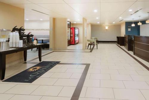 a lobby of a hotel with a reception desk and a lobby at La Quinta by Wyndham Columbus - Grove City in Grove City