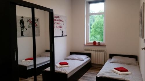 Posteľ alebo postele v izbe v ubytovaní Street Art Apartment