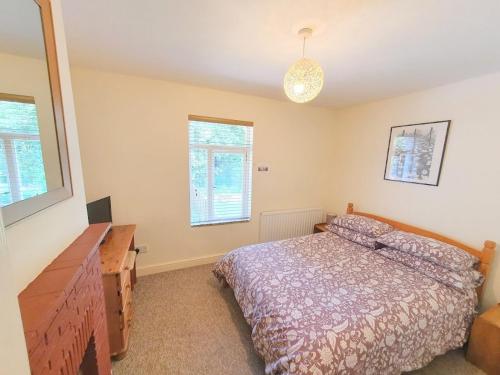 Llit o llits en una habitació de Bassett Flat with 2 Double Bedrooms and Superfast Wi-Fi