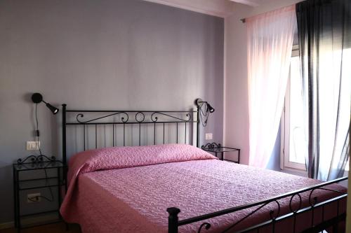 Łóżko lub łóżka w pokoju w obiekcie Appartamento Monet