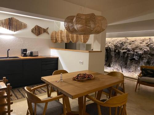 a kitchen with a table with a bowl of fruit on it at LUZZ me - Casas de Santa Bárbara in Santa Bárbara