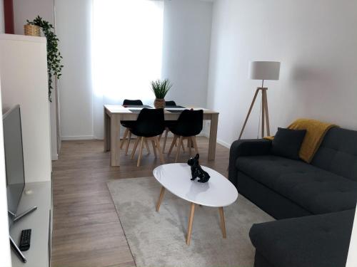 Afbeelding uit fotogalerij van Appartement 6pers spacieux et fonctionnel in Saumur