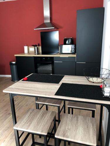 Μια τηλεόραση ή/και κέντρο ψυχαγωγίας στο Grand appartement fonctionnel proche centre-ville