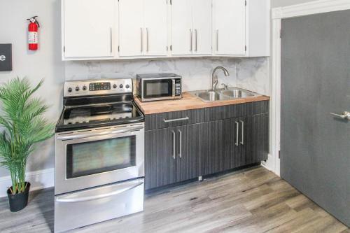 Una cocina o cocineta en ☆☆ Modern Coed Dorm in Reading ☆☆