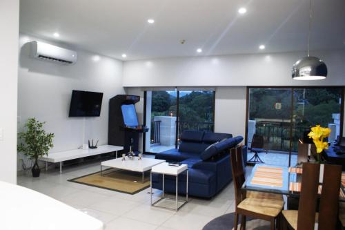 Televisyen dan/atau pusat hiburan di Luxury Condo Jaco Beach