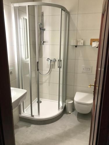 Flair-Hotel Waldfriedenにあるバスルーム
