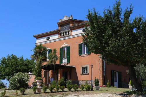 The building in which a szállodákat is located
