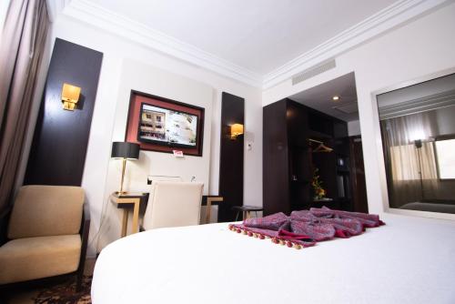 Katil atau katil-katil dalam bilik di Hôtel Fleur de Lys Plateau